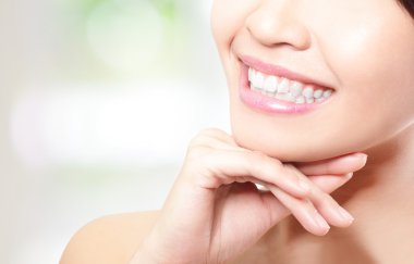 Dental Crowns vs Veneers: Which Restoration Suits Your Needs?