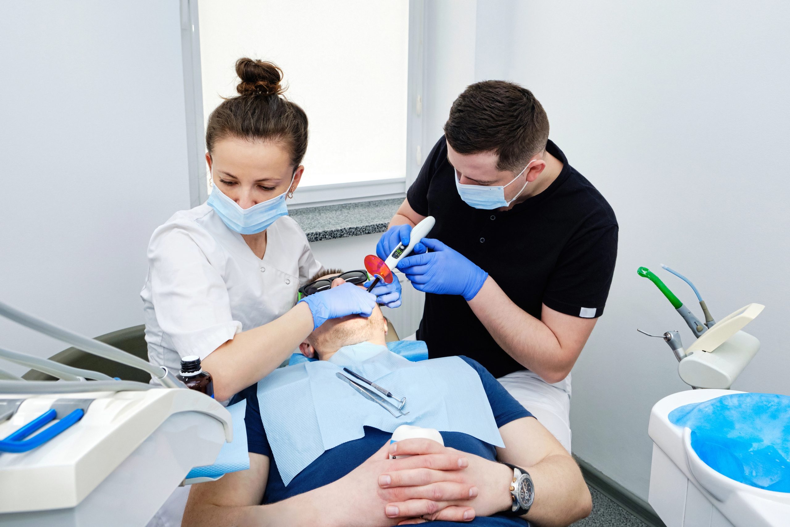 Cosmetic Tooth Bonding Dentist Near Me: Choosing the Right Specialist